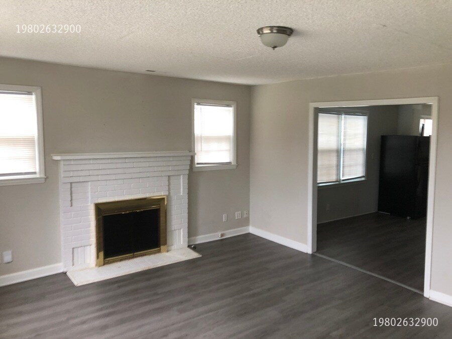 Building Photo - 1620 W Airline Ave