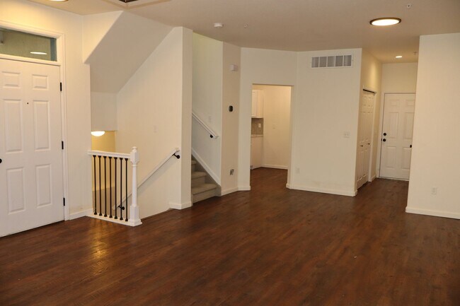 Foto del edificio - Beautiful Fort Collins 3 Bed, 2.5 Bath Townhome + $200 Off First Months Rent!