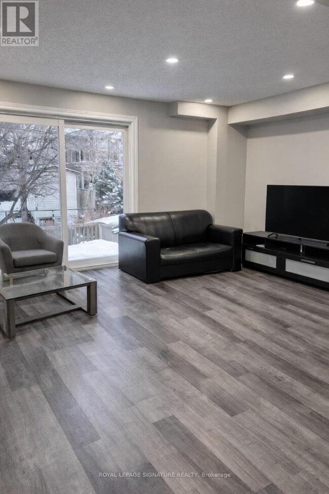 Photo du bâtiment - 64 Danville Ave