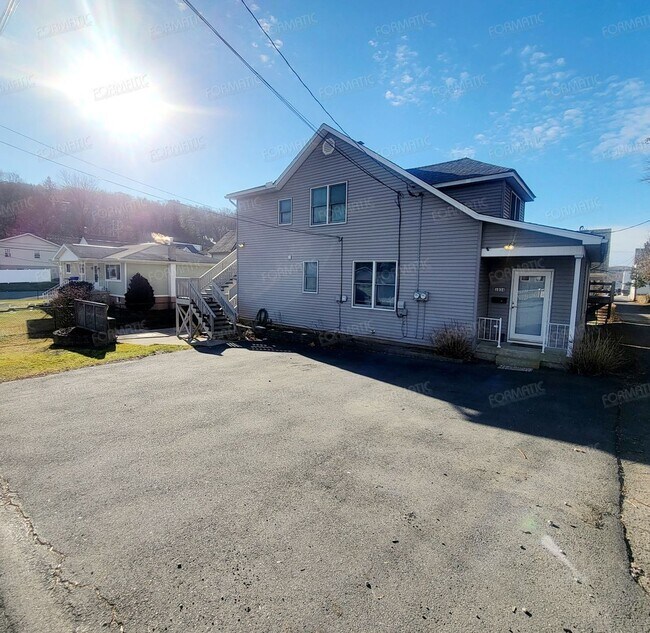 Building Photo - 1034 Birch St