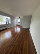 Building Photo - 1702 Avonlea Ave
