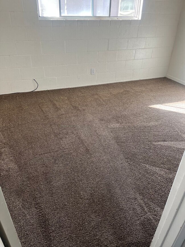 Building Photo - 2 bedroom 1 bath unit in Reno NV!