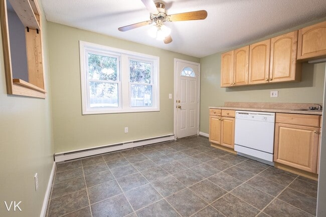 Building Photo - 2 br, 1.5 bath House - 269 Chicopee St #19