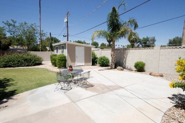 Foto del edificio - 3034 E Cheery Lynn Rd