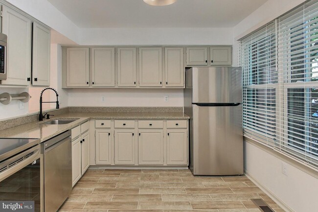 Building Photo - 2101 Dominion Heights Ct
