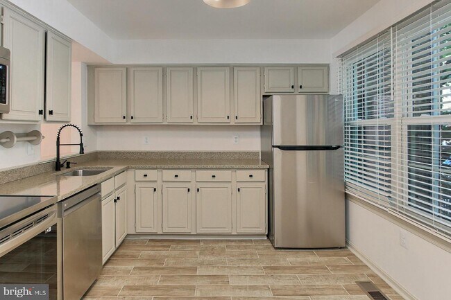 Foto del edificio - 2101 Dominion Heights Ct