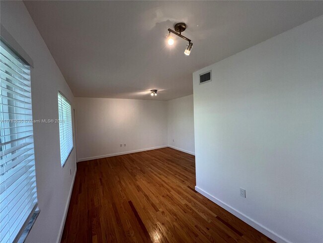 Foto del edificio - 531 NE 82nd Terrace