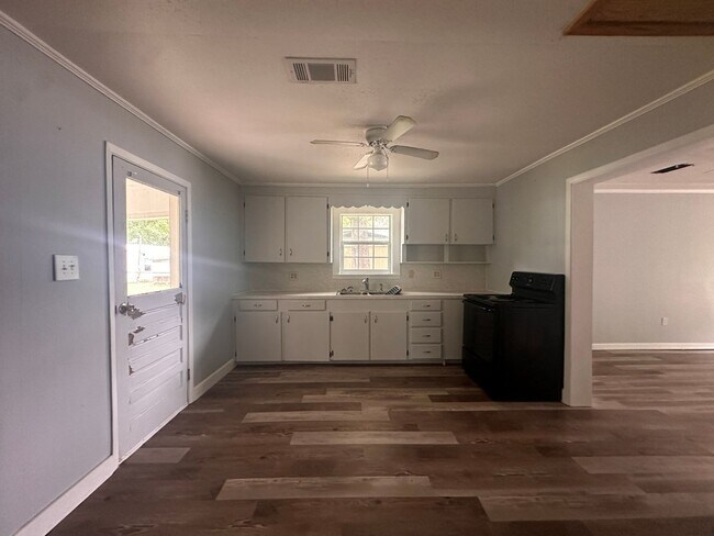 Foto del edificio - Spacious 2/1 Kinder