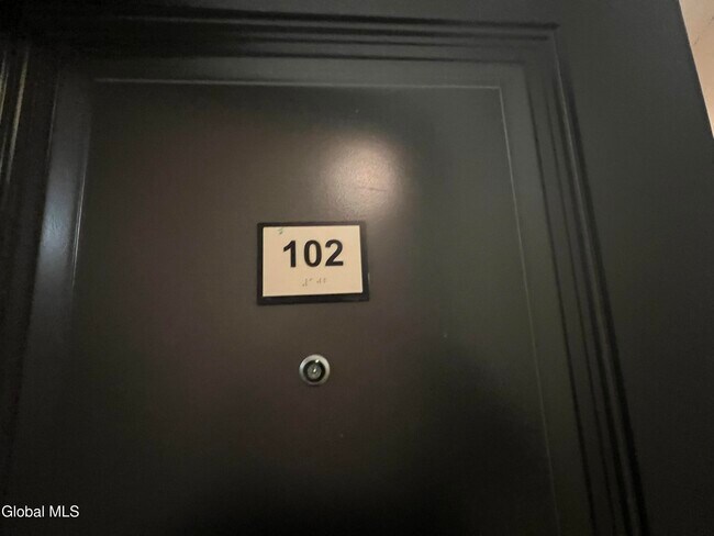 Foto del edificio - 733 Broadway