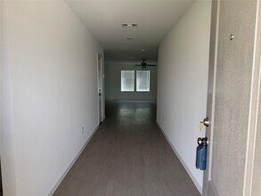 Building Photo - 16718 Spotted Oak Dr