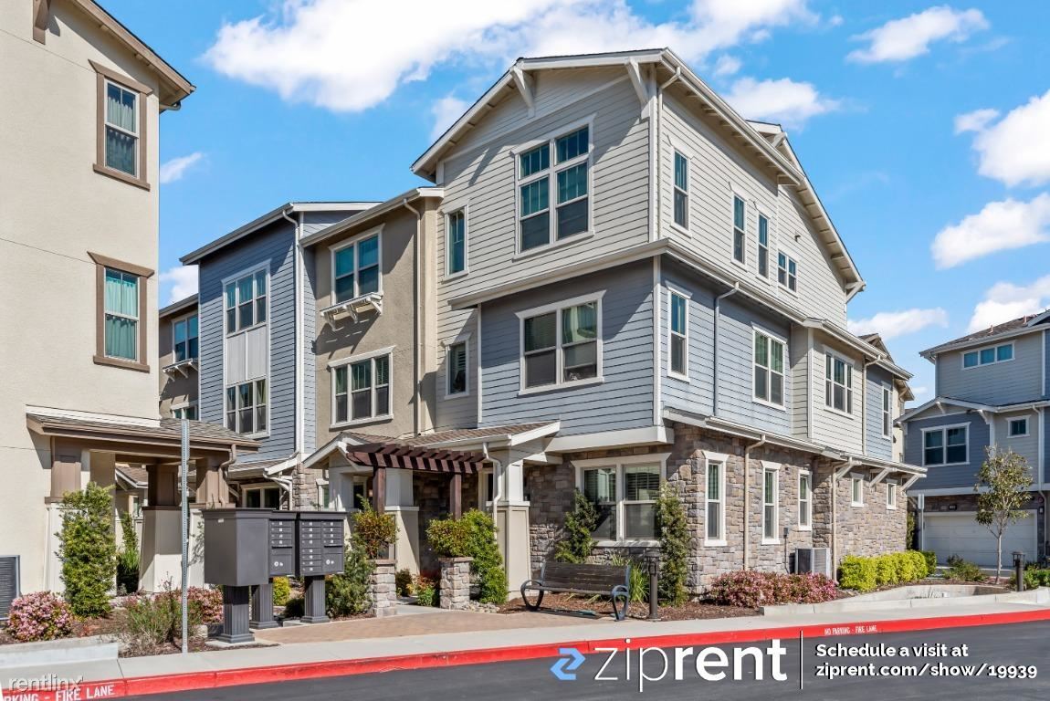 Primary Photo - 3 br, 3.5 bath Townhome - 123 Branta Cmn, ...