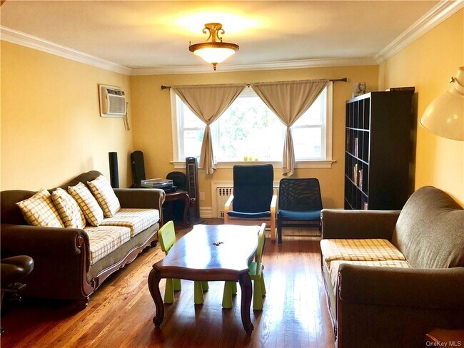Foto del edificio - 90 Byron Ave