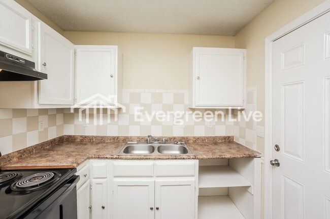 Foto del edificio - 3350 Bestway Dr