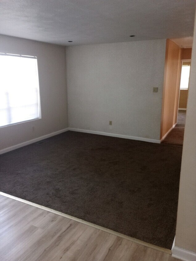 Foto principal - 1120 E Clark Ave