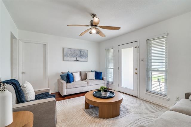 Building Photo - 904 Melody Cir