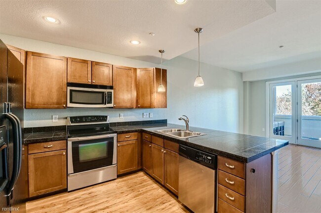 Foto del edificio - 1 br, 1 bath Condo - 2200 South University...