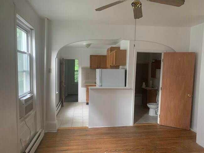 Building Photo - 675 N 11th St