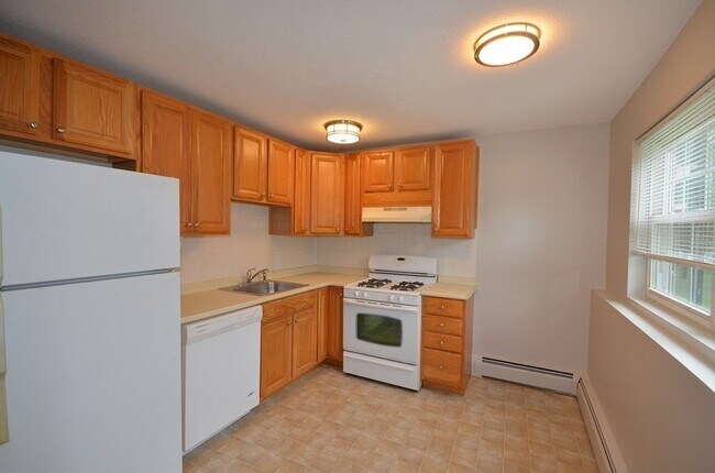Building Photo - 39 Farrwood Ave