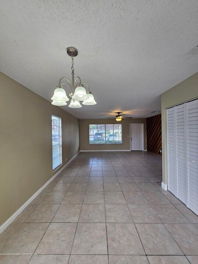Foto del edificio - 4786 Orleans Ct