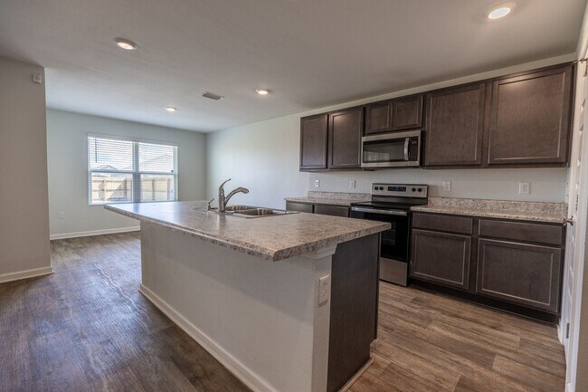 Foto del edificio - Beautiful 4-bedroom, 2-bath in a Foley neighborhood!