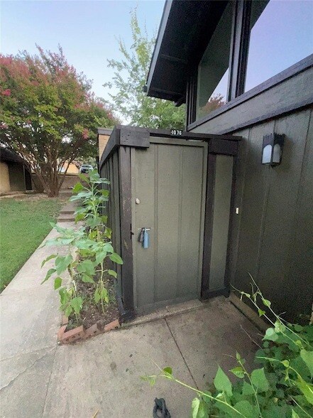 Building Photo - 4637 Country Creek Dr