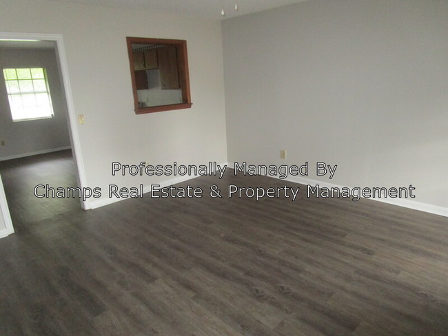 Building Photo - 204 Cantal Dr
