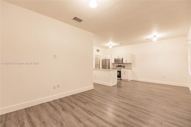 Foto del edificio - 445 NW 77th St