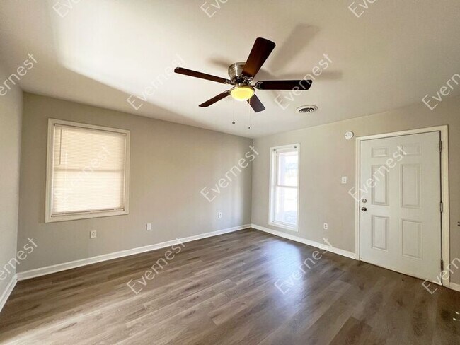 Foto del edificio - 5103 Brenda Cove