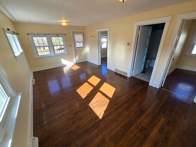 Building Photo - 1215 Fairway St