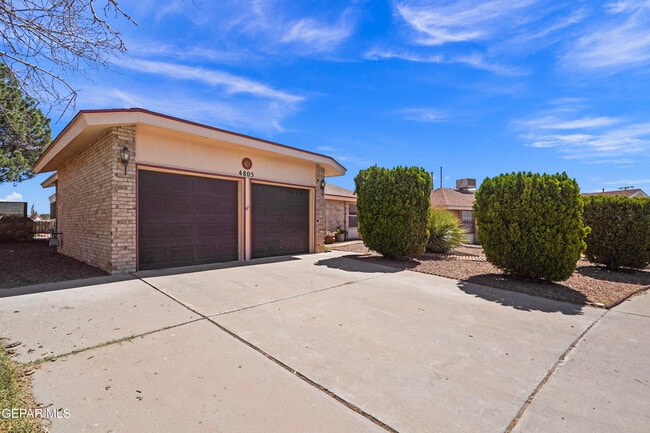 Building Photo - 4805 Maureen Cir