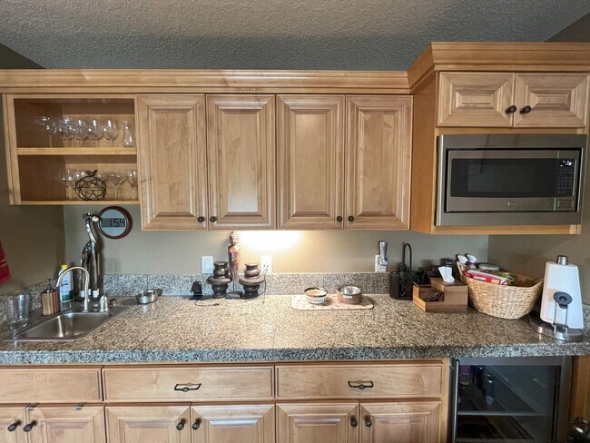 Building Photo - Stunning 4,593 SqFt Retreat with Dual Fire...
