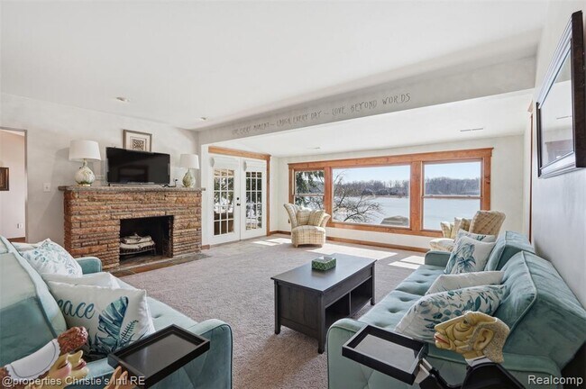Foto del edificio - 2739 Lakeridge Ave