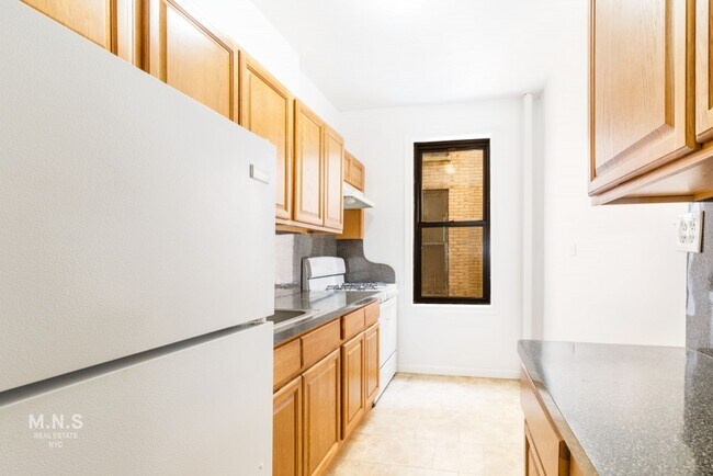 Foto del edificio - 2161 Barnes Avenue