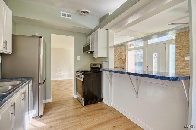 Foto del edificio - 825 Derhake Rd