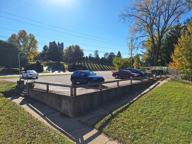 Foto del edificio - 1215 W Beckert Rd