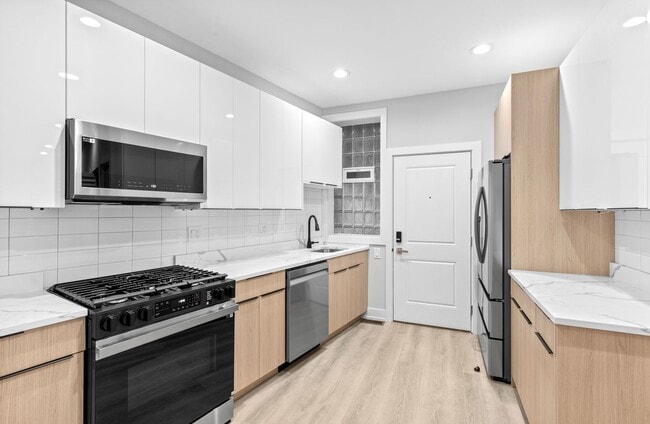 Building Photo - 7663 N Rogers Ave