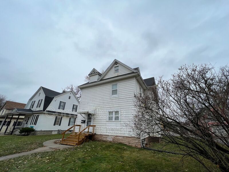 Primary Photo - 1415 4th Ave S