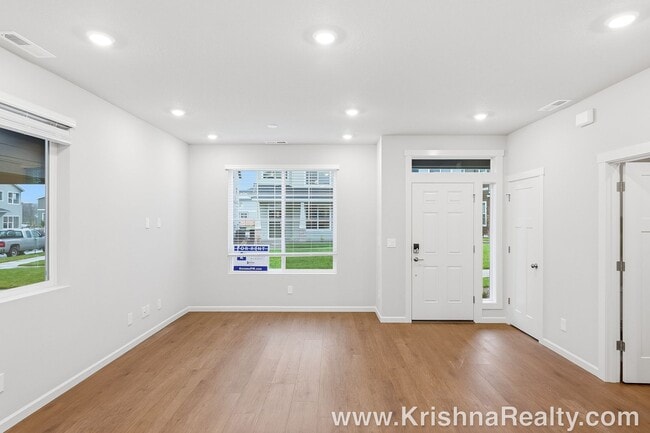 Foto del edificio - *NEW Construction* Stunning 3BD, 2.5 BA* Single Family Home Featuring Modern Upgrades* in South H...