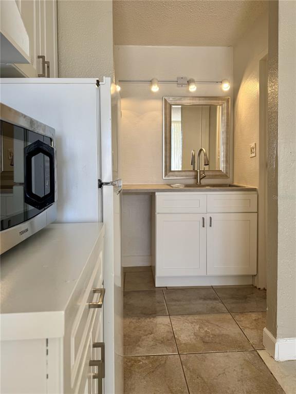 Building Photo - 7900 S Orange Blossom Trail