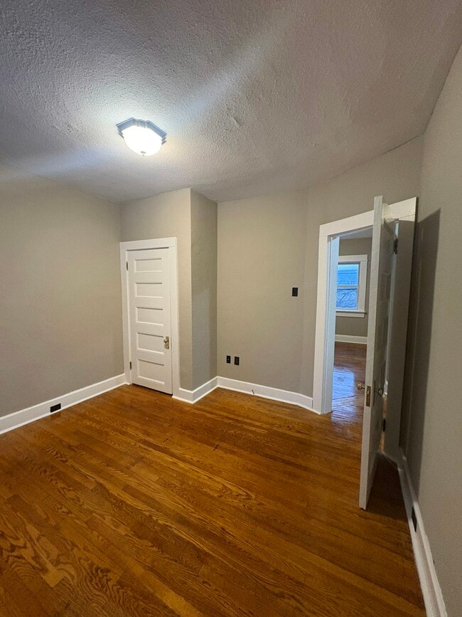 Foto del edificio - 509 Monroe Ave