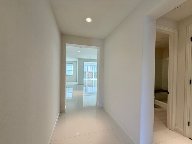 Building Photo - $1000 OFF FIRST MONTH! Gorgeous 4 bed 3 bath in the desired Portola Springs