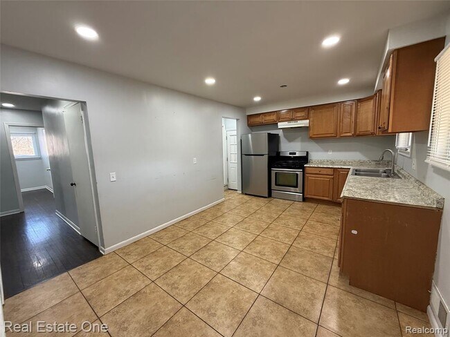 Foto del edificio - 8064 Whitefield St