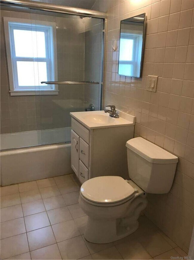 Building Photo - 6 Manor Pl