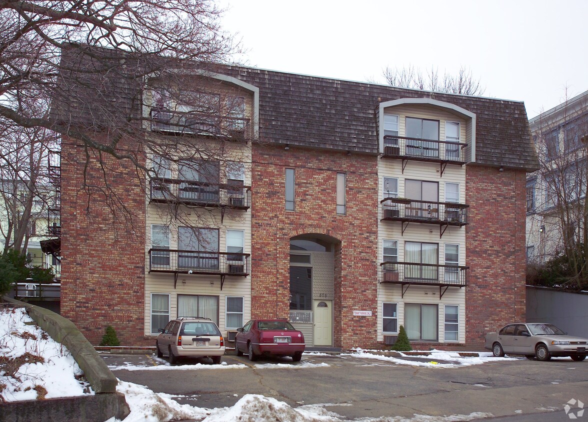 Primary Photo - 575 N Main St