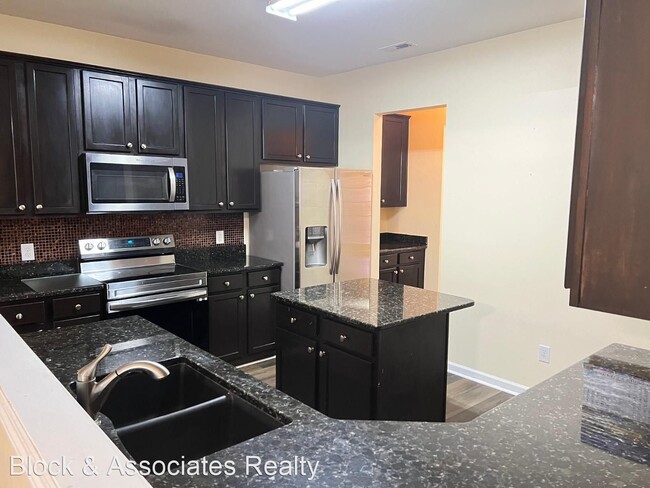 Building Photo - 3 br, 2.5 bath House - 204 Corsair Drive