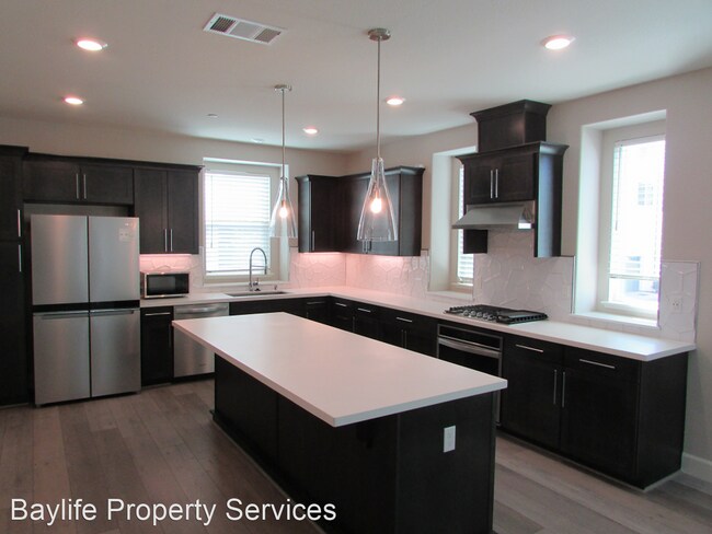 Building Photo - 4 br, 3.5 bath House - 2973 Valley of Hear...