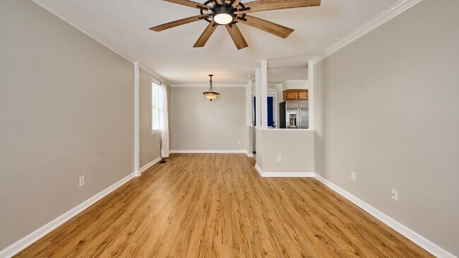 Foto del edificio - For Rent: 3BR, 1BA, fenced yard