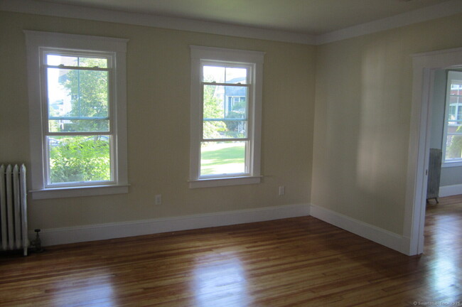 Building Photo - 206 Walnut St