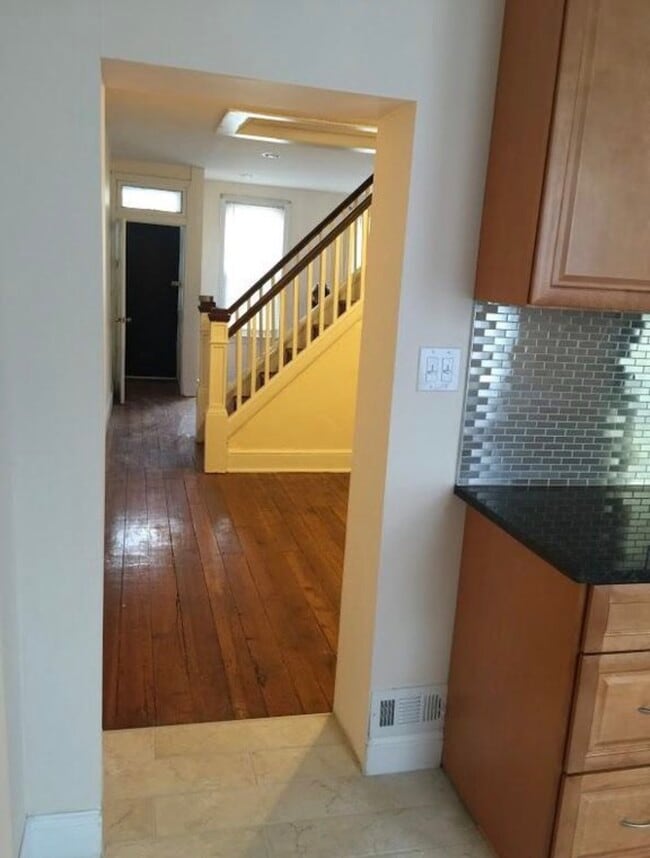 Building Photo - 305 Mifflin St