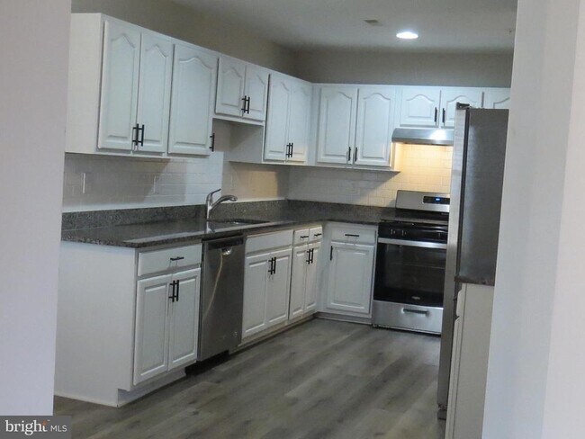 Foto del edificio - 16202 Ellipse Terrace